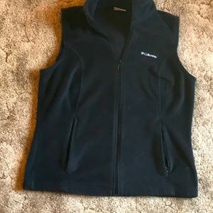 Woman’s fleece vest sz L Columbia